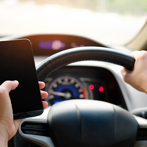 96,5% de conductores en Colombia percibe el uso de celular al conducir como un alto riesgo de accidente