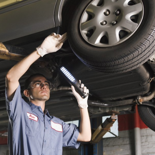 Llevar el carro al mecánico: 5 cosas que debe revisar y cada cuánto hacerlo, según expertos