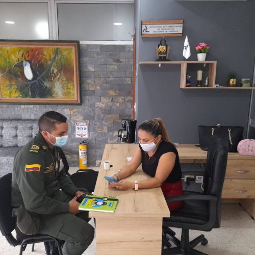 Reunión con el SI Huertas de la  Policía Fiscal Aduanera y la Directora Yesenia Villamizar Castillo