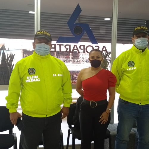 la Directora  Seccional Oriente Yesenia Villamizar Castillo  junto con el  sargento Fabio Rodríguez y  subintendente willian Caicedo Líderes del Frente Seguridad Empresarial Sijin  -Policia Metropolitana de Bucaramanga  realizaron la capacitación virtual de DELITOS CIBERNETICOS para nuestras empresas afiliadas.