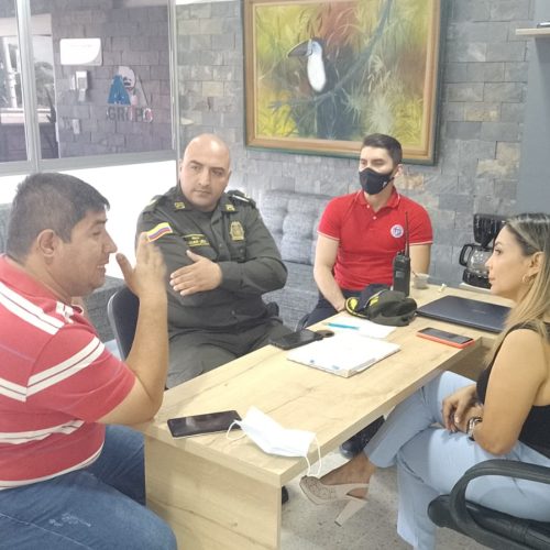 Asopartes Seccional Oriente con su Directora Yesenia Villamizar Castillo, Miembros de Junta Directiva y el Mayor Fabian León Policía MEBUC