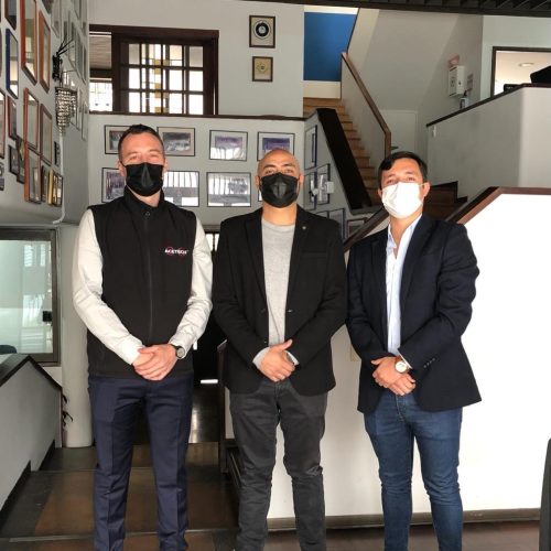Reunión estratégica entre Leonardo Gaitán (Director ejecutivo seccional Bogotá Asopartes), Juan Felipe Gómez (Sector manufactura Invest in Bogota) y Sebastian Armas (Business Development Manager Acetech)