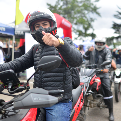 Mediante cursos de conducción, se refuerzan comportamientos seguros de motociclistas en vías 